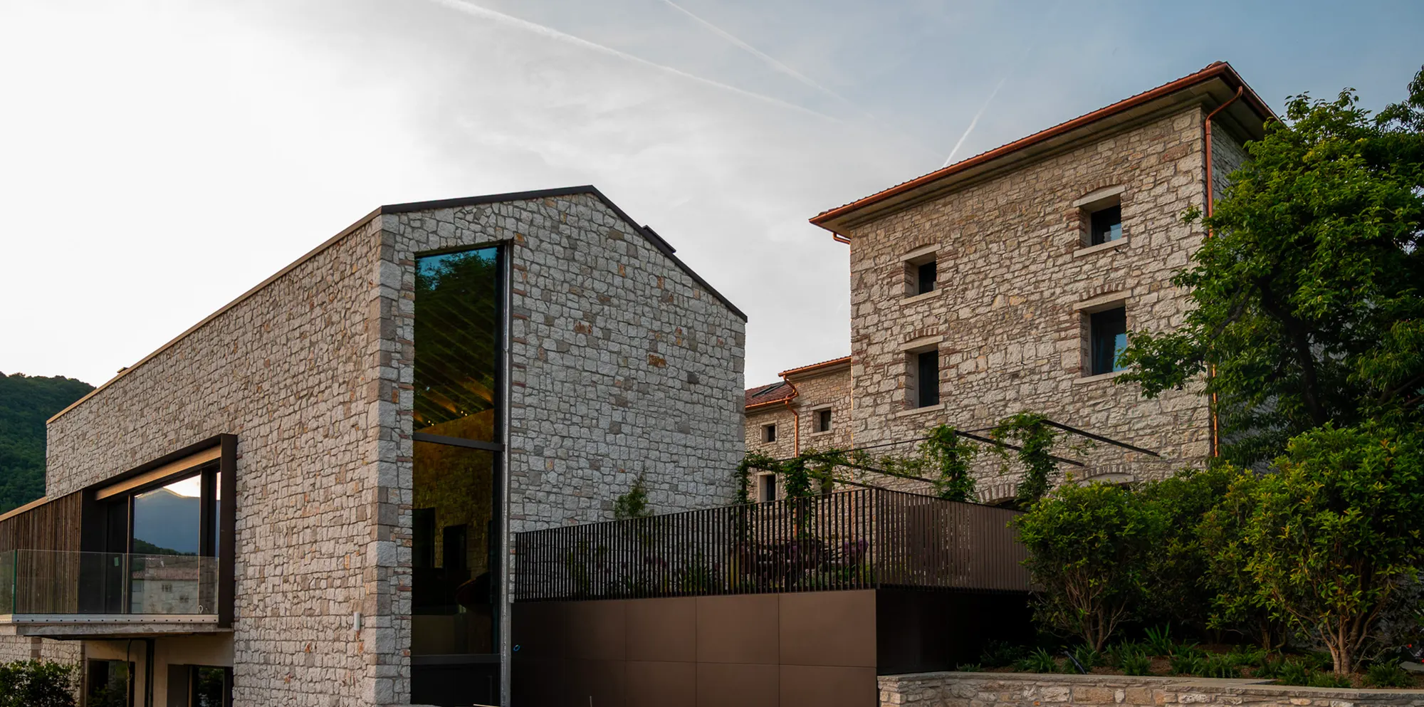 Vista d'insieme del Relais Borgo Taurino tra le colline UNESCO di Valdobbiadene